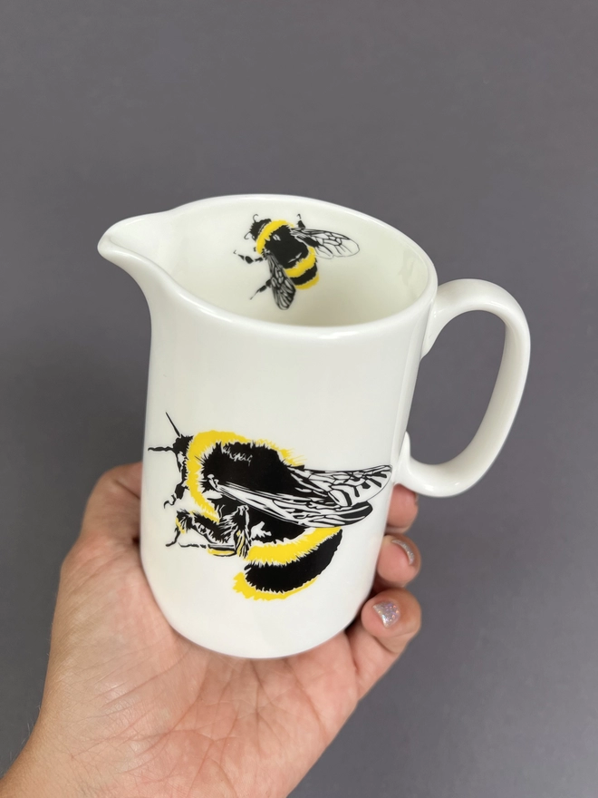 Bumble bee half pint jug with screen printed decal 