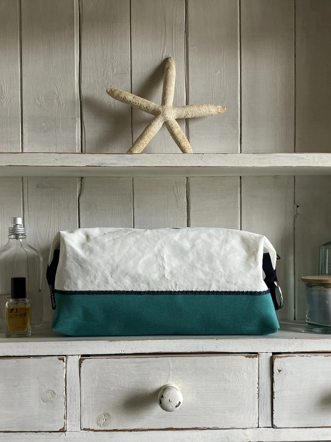 canvas white mix wash bag teal