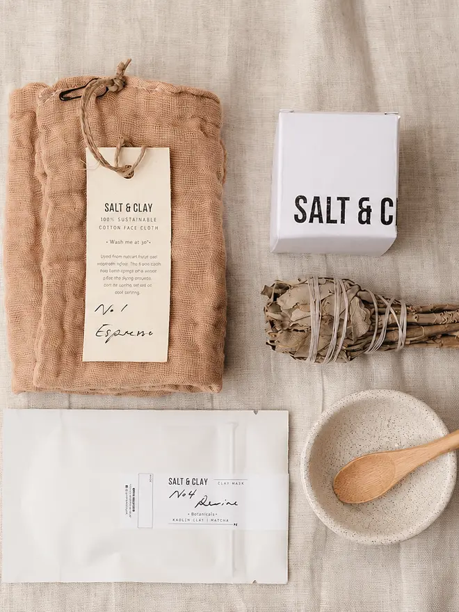 A gift set containing natural face and body products for relaxation. 