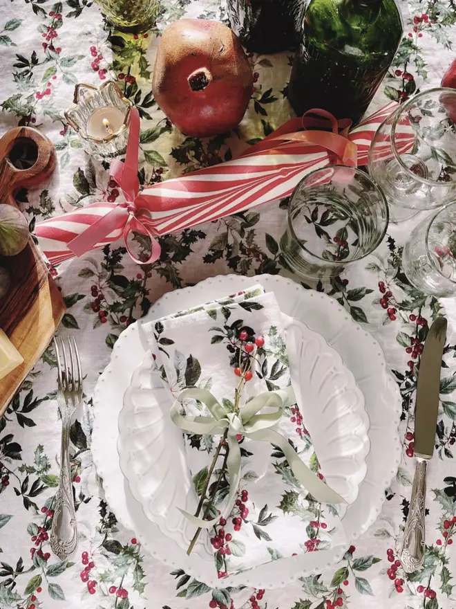 Holly leaf printed tablecloth