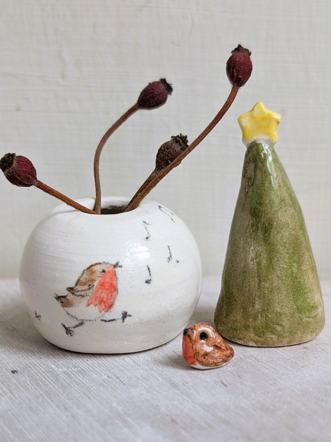 Miniature robin vase with whistled musical notes and bird print 