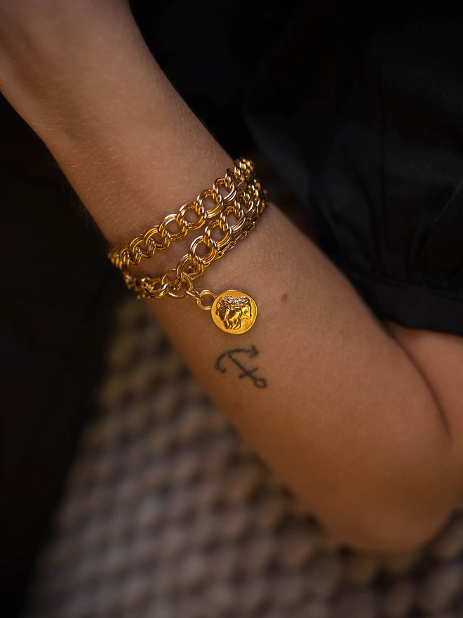 Lioness bracelet on double curb chain