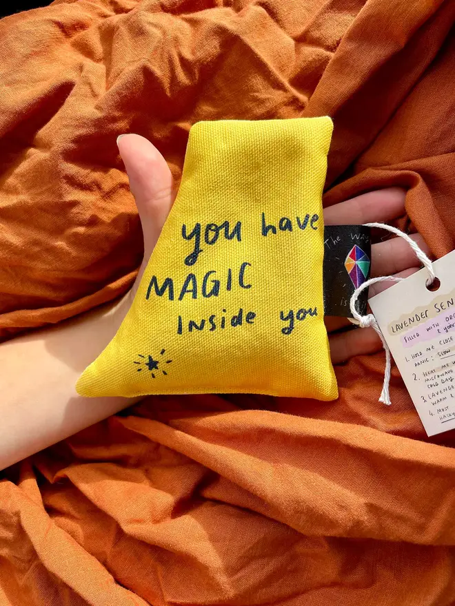 Yellow palm bag perfect for nerves