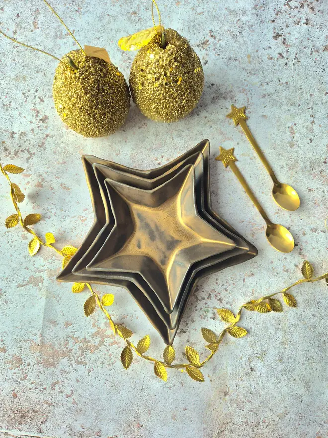 Gold star set of plates, ceramic star plates, christmas plates, christmas star, christmas, christmas dining, star plate, star dish, Jenny Hopps Pottery, gold plate