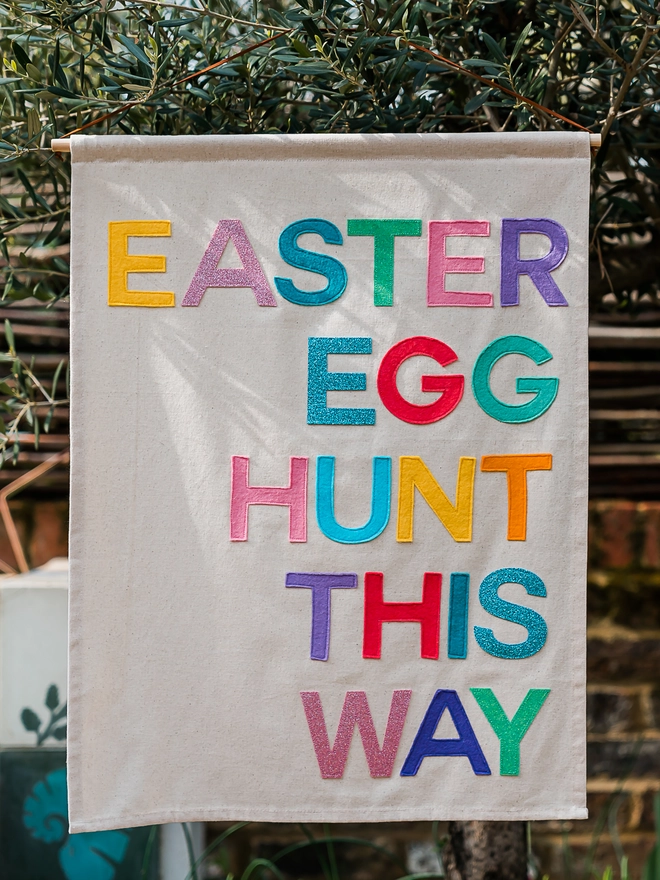 Easter Egg Hunt This Way Wall Hanging