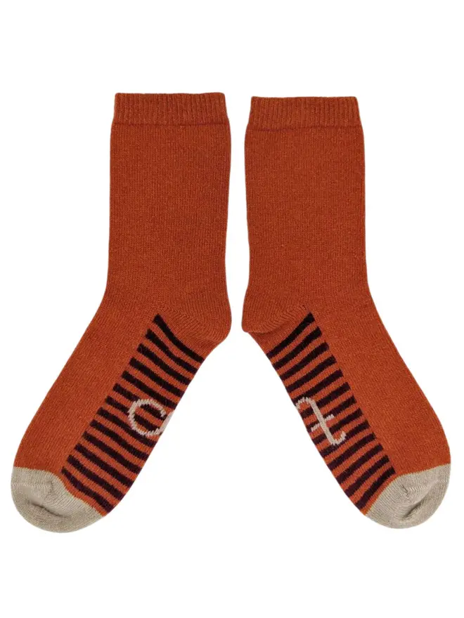 Women's Organic Cotten Striped Arch Ankle Socks, a pair of arch ankle socks sitting on a plain white surface. 