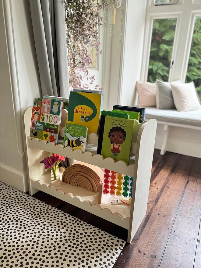 Montessori Children's Toy and Bookcase (Scallop)