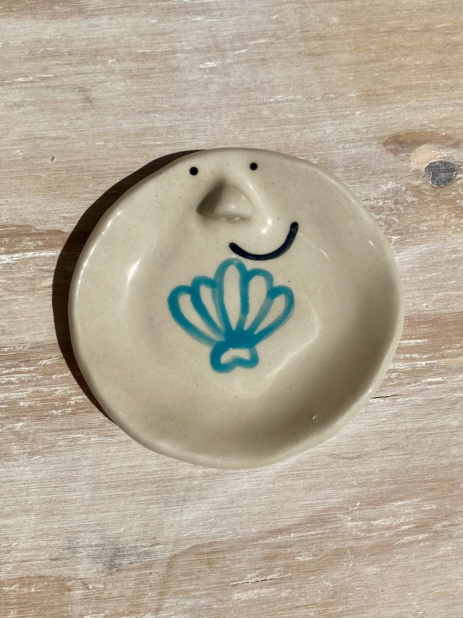 shell ceramic trinket tray