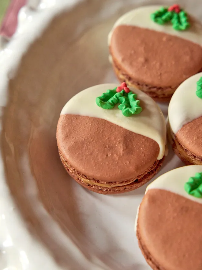 Christmas Pudding Macaron