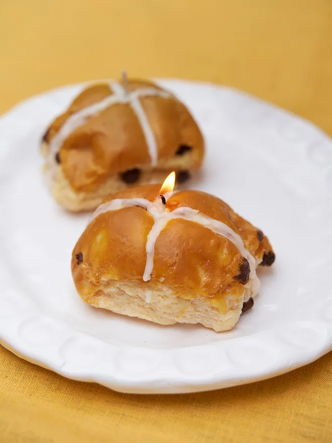 Hot cross bun candle