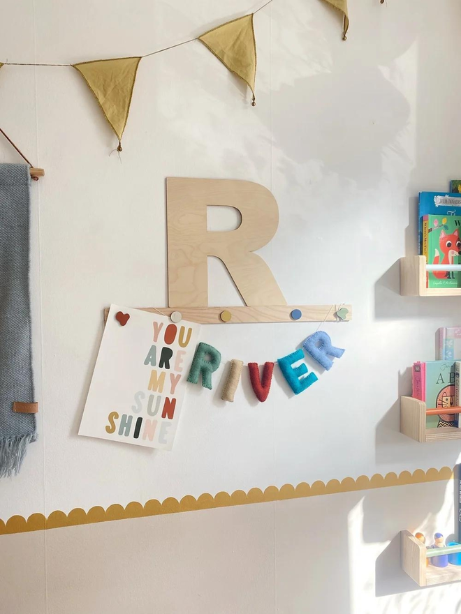 children's magnetic display bar