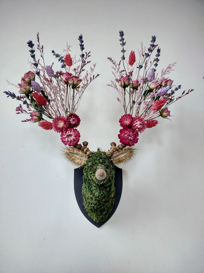 Handcrafted Dried Flower 'LOVE Mini' Deer Wall Hanging