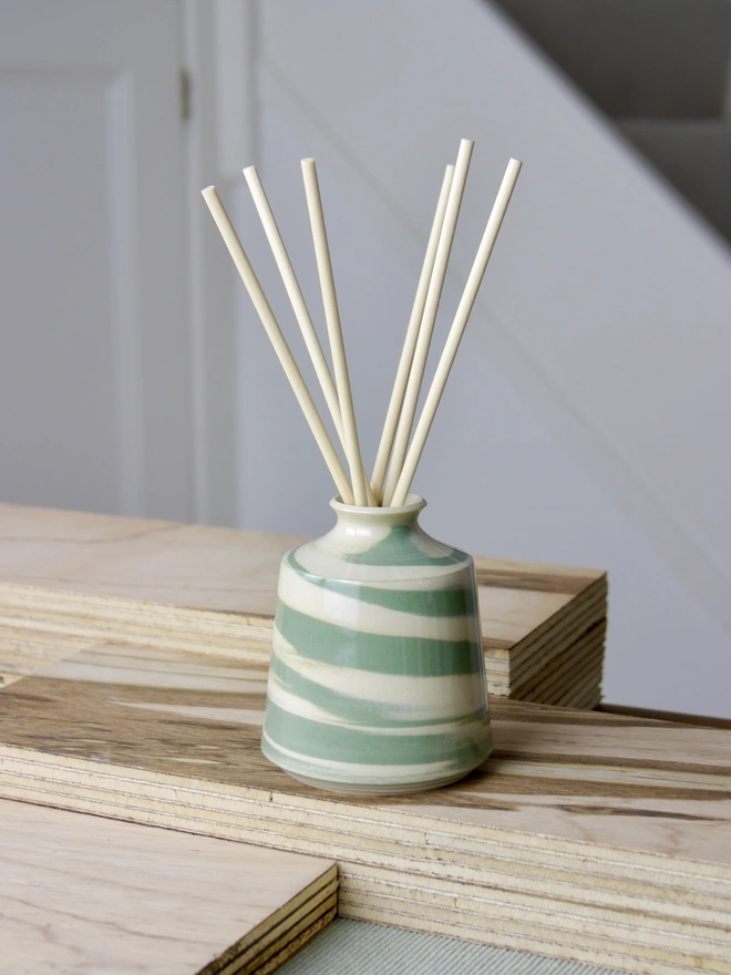 Green and white marbled Ceramic Reed Diffuser 