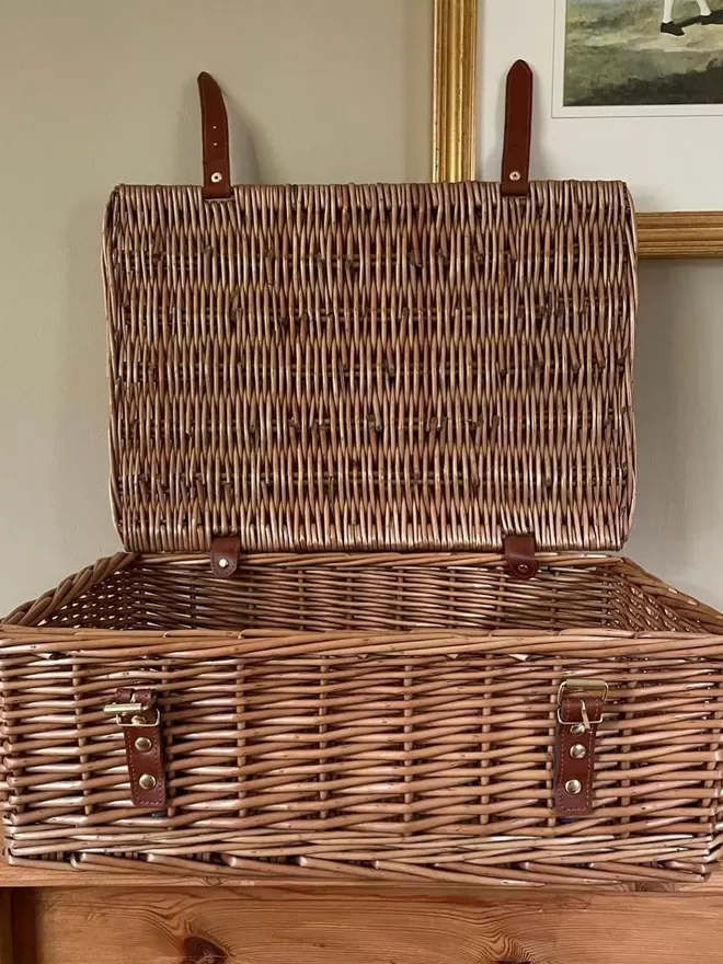 Medium sized wicker hamper