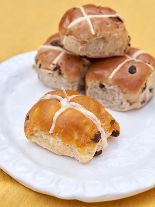 Hot cross bun candle