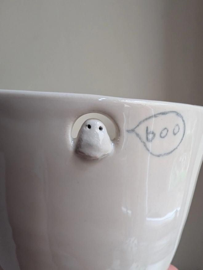 white wee ghostie ghost cup in ceramic with boo speech bubble for Halloween