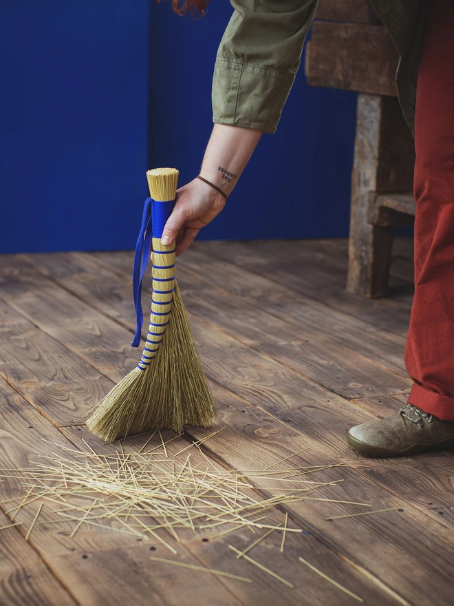 Turkey Wing Broomcorn Handbroom