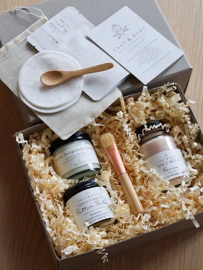 The Home Spa Gift set from SALT & CLAY. A six part Gift Set. Skincare and body products with natural ingredients. 