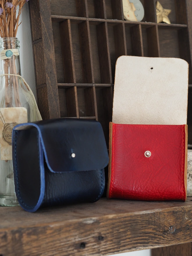 Leather Double deck and dice holder games pouch. Blue and red.