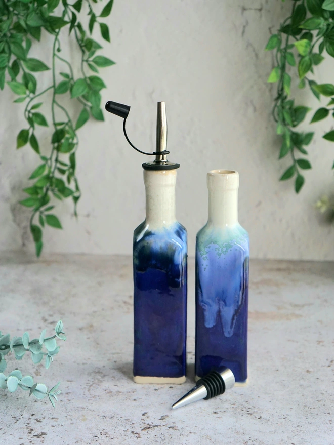 ceramic oil bottle, ceramic oil and vinegar bottle, ceramic gift, Jenny Hopps Pottery, duo of oil and vinegar bottles, ceramic gifts for her, gifts for mum, gifts for sister, gifts for friend, gifts for girlfriend, gift for dad, ceramic gift for dad, gift for husband, gift for son, gift for teens, gifts for teenagers, gift for home, homeware gift, 
