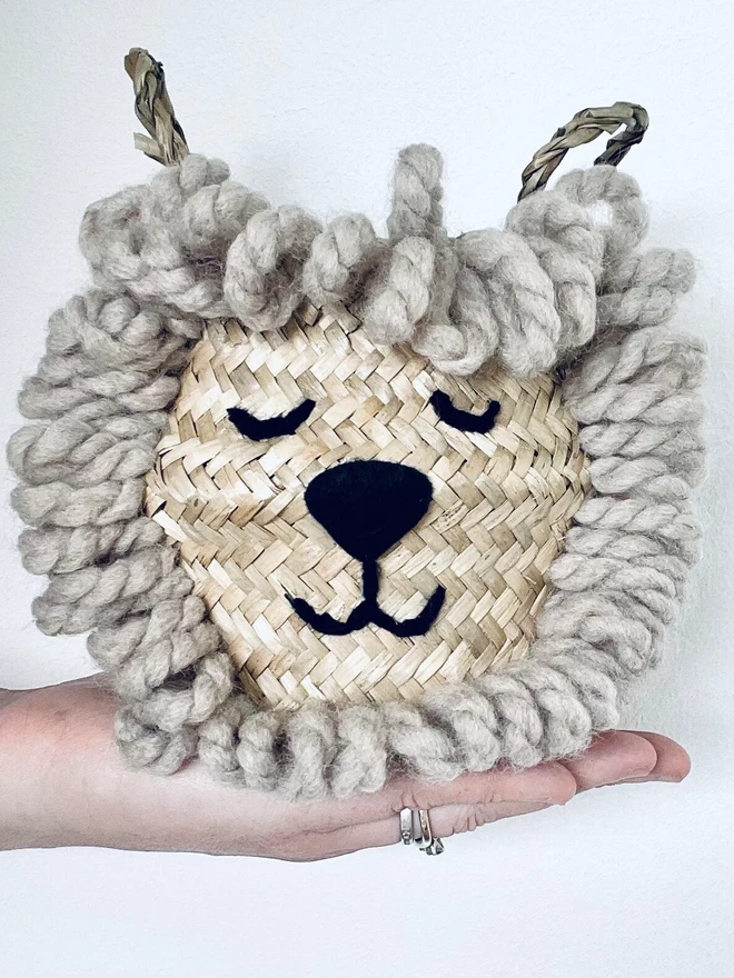 Natural Lion Seagrass Belly Basket 