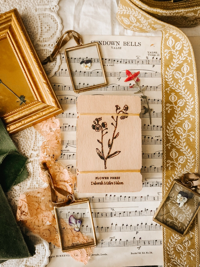 Forget Me Knot Design, Handmade Pocket Flower Press