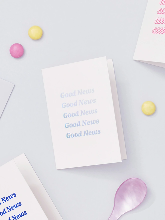 ‘Good-News-Serif’-Holo-Mini-Card-lifestyle-MC-SERIF-HOLO