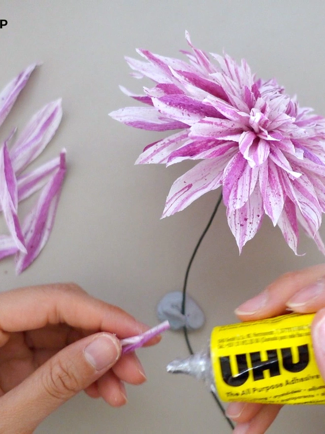 Crepe Paper Cafe Au Lait Twist Dahlia DIY Kit
