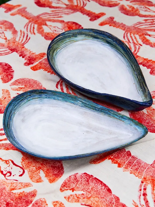 Ceramic mussel dish
