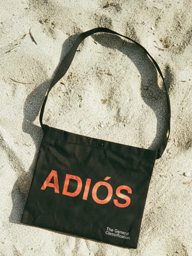 'Hola' Canvas Musette, on sand. 