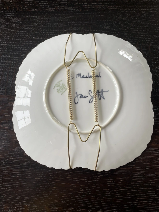 plate hanger