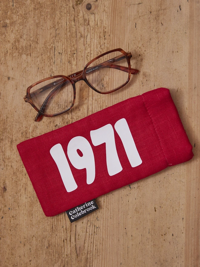 Red with white personalised year glasses case 