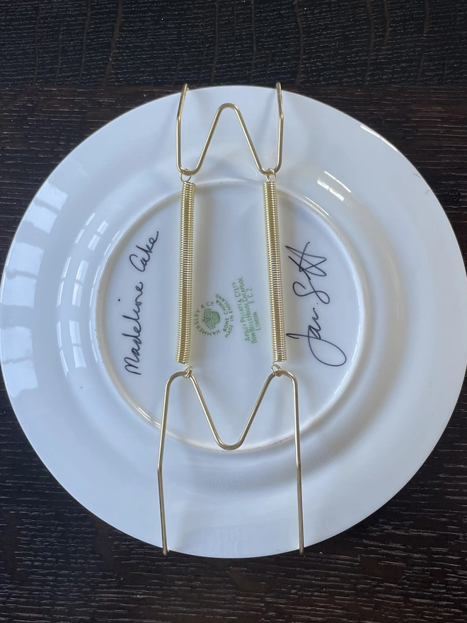 plate hanger