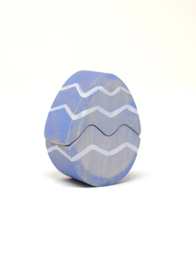 Blue easter egg with white zig zag stripes