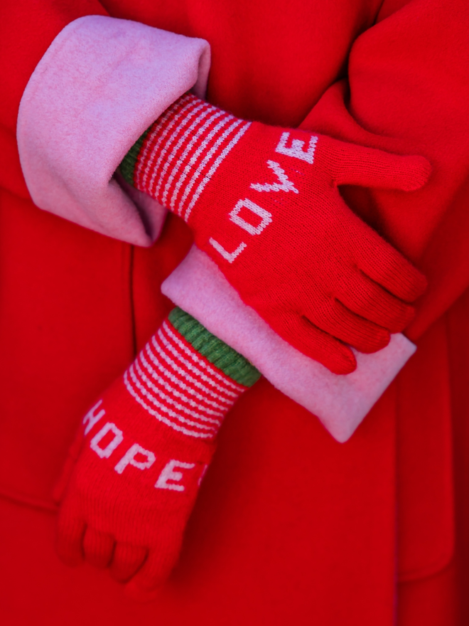 Love and hope gloves in red and pink