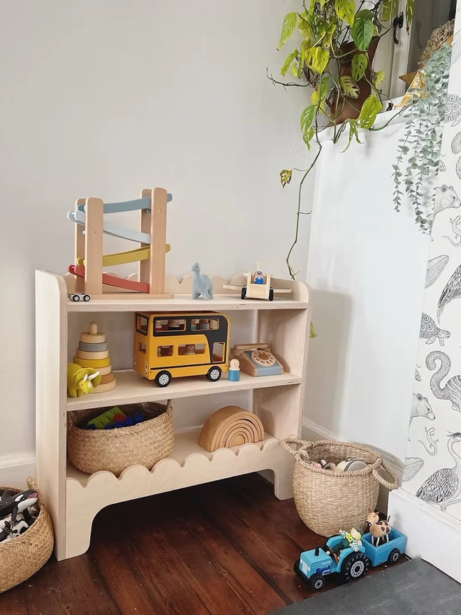 Montessori Children's Toy Shelf (Scallop)