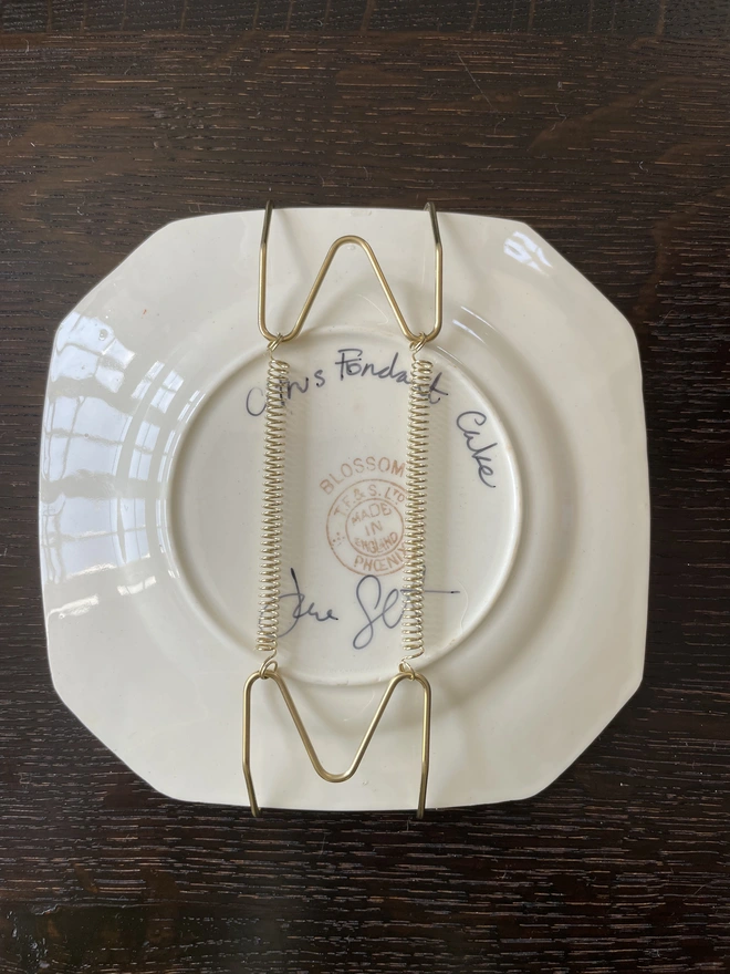 plate hanger