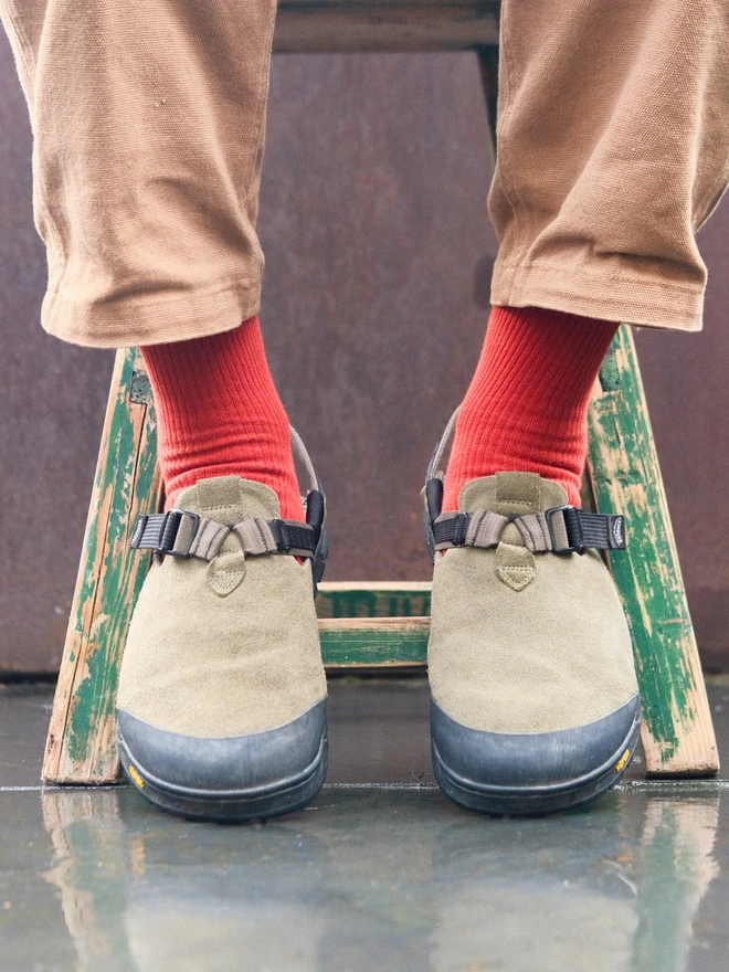 Red organic fine rib socks 