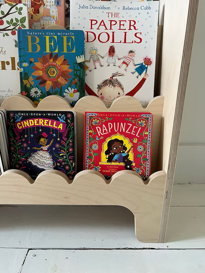 Montessori Children's Bookcase (Scallop)