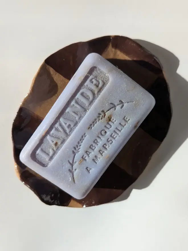 Check Wavy Soap Dish