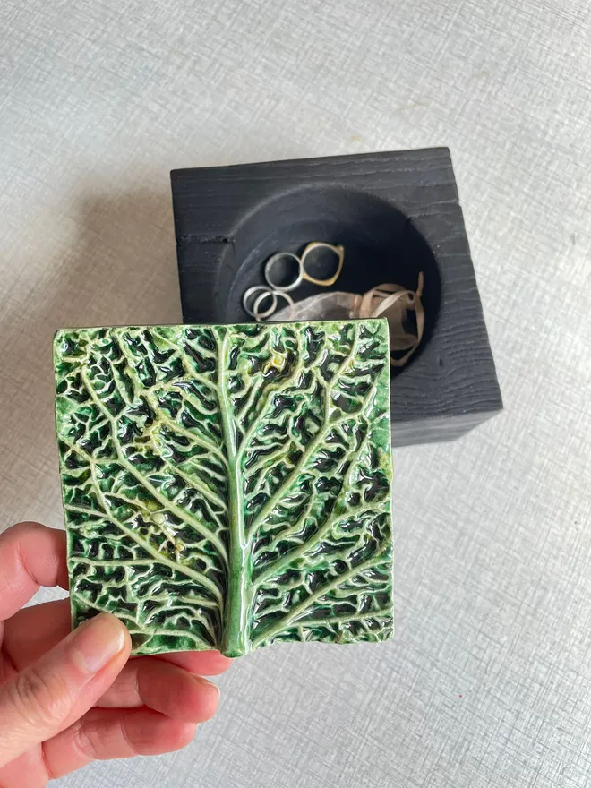 Oak pot with savoy cabbage leaf lid
