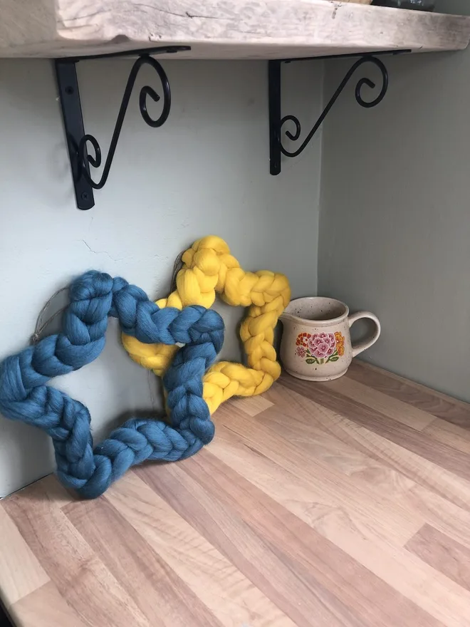 Mini Chunky Merino woollen star Wreath