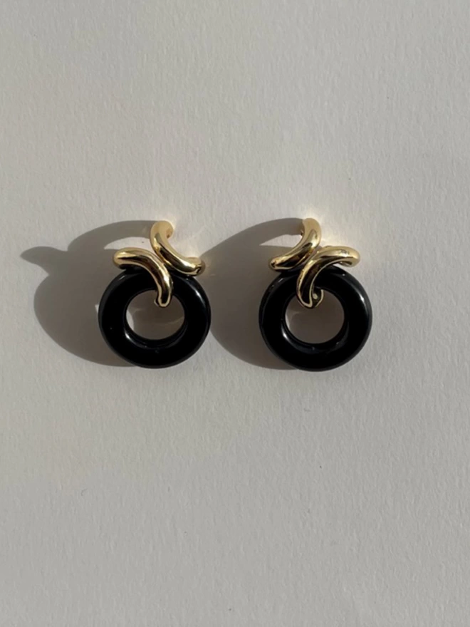 Twisted link black and gold hoop earrings