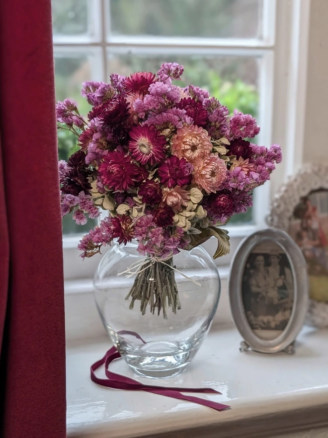 Pink bouquet on windowsill 