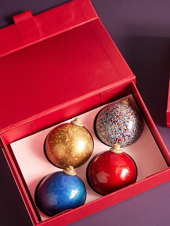 Bauble marshmallow gift box