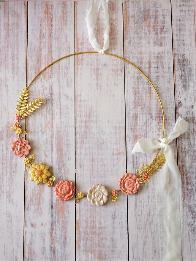 flower wreath, ceramic flower wreath, Flower decoration, flower wall hanging, Jenny Hopps Pottery, decorative wreath