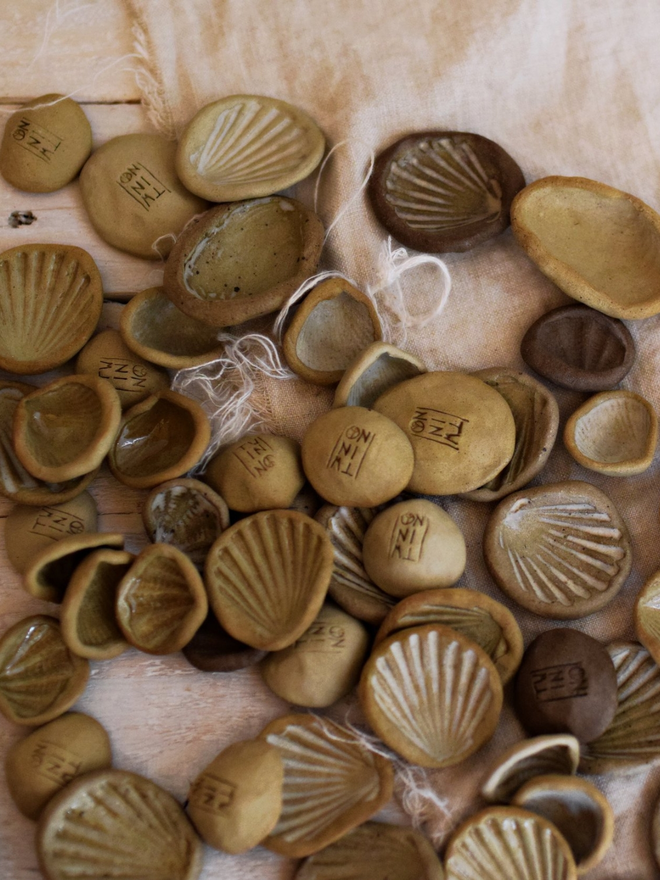 stoneware sea shell trinkets