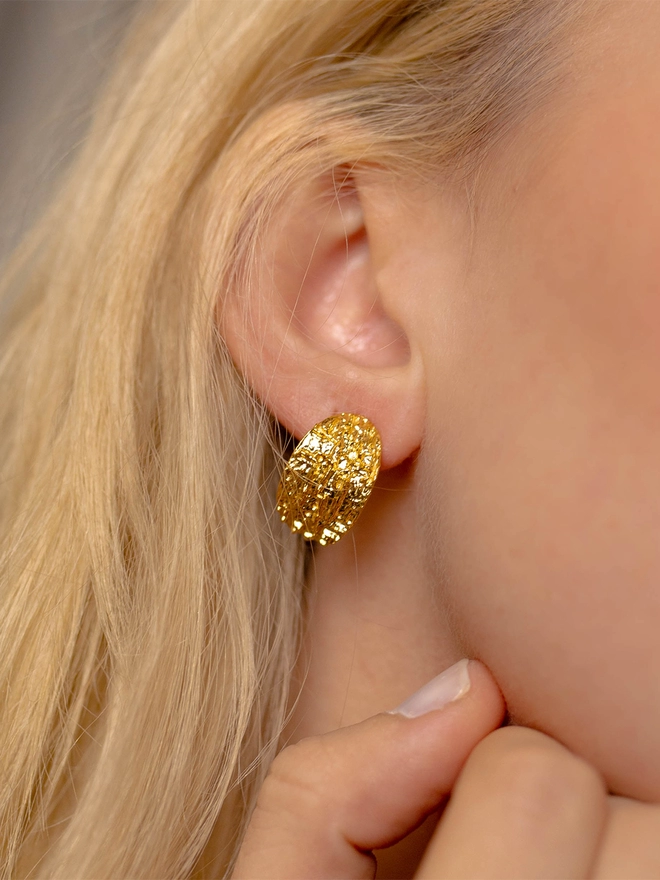 Faded Grandeur Stud Earrings gold