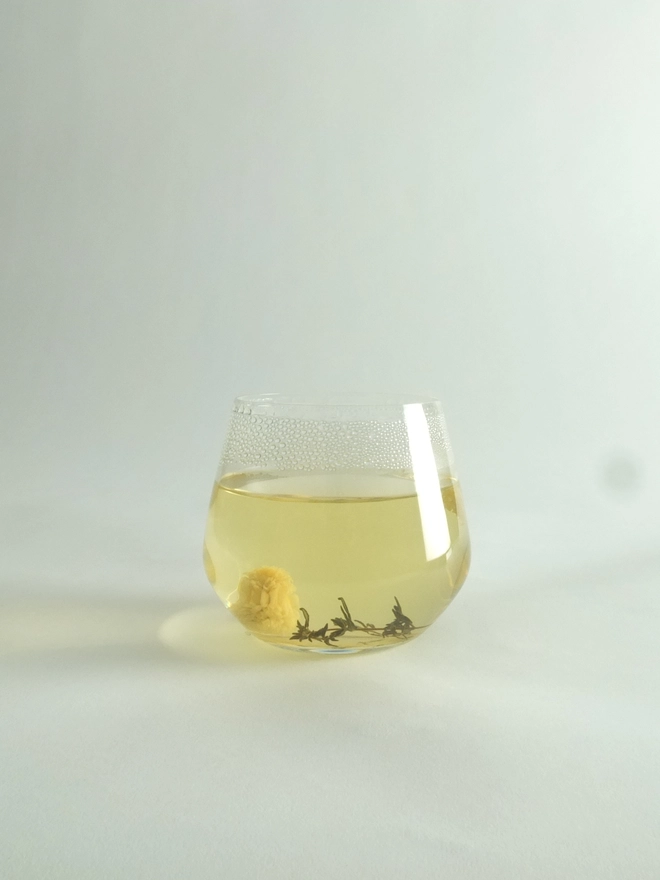 Fleurs-d-hiver-Chamomile-Thyme-infusion