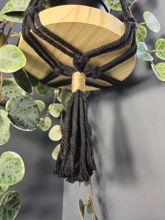 artisan crafted classic plant hanger, combining timeless style and unique details, ideal for displaying your favourite greenery indoors